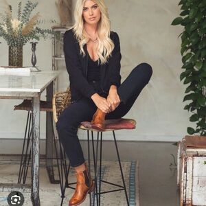 Bed Stu Nandi Chelsea style boots